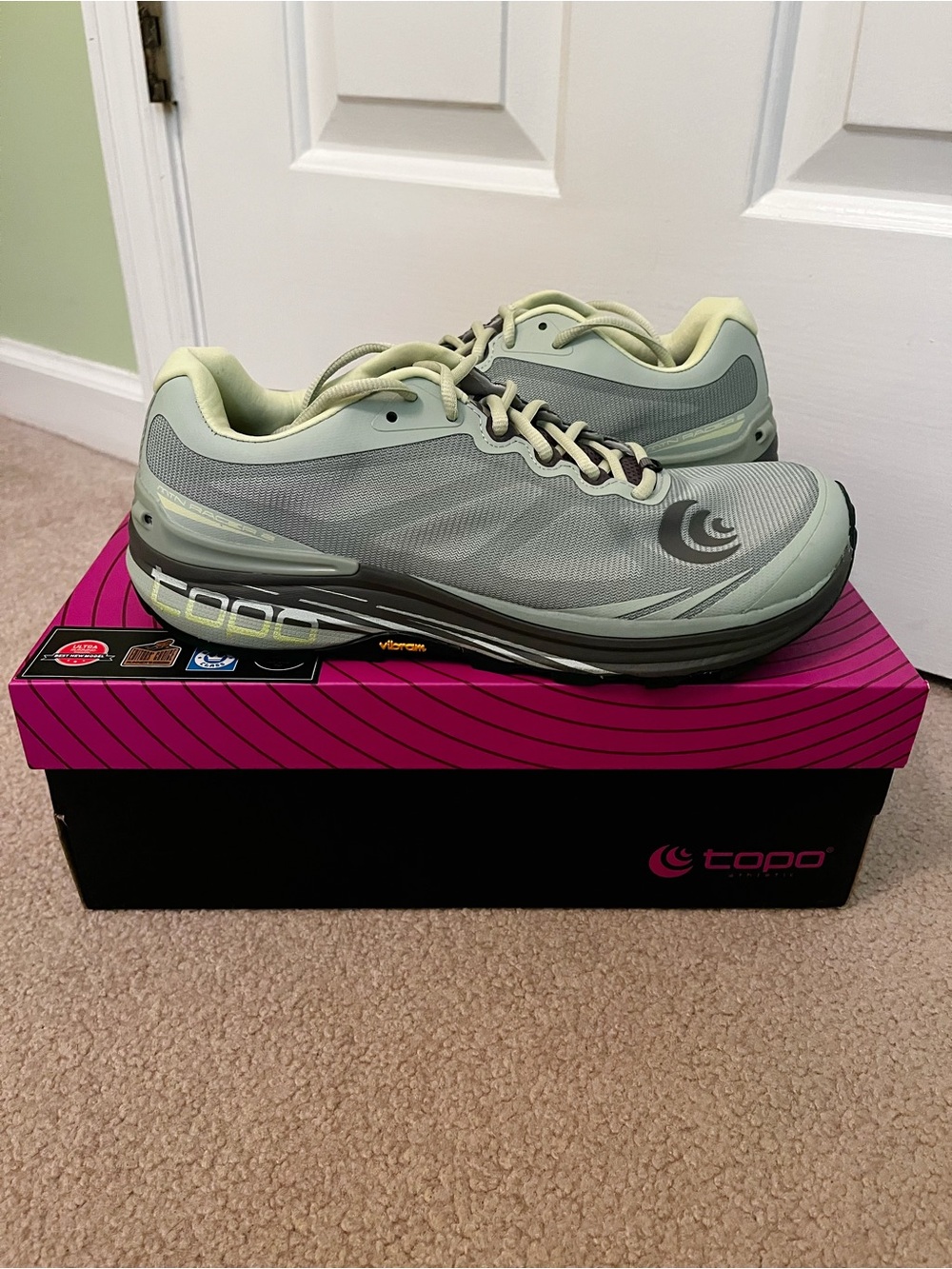 NEW Topo Athletic Women’s Mtn Racer 2 Moss Green Grey Trail Shoes (size 9) - Picture 9 of 13